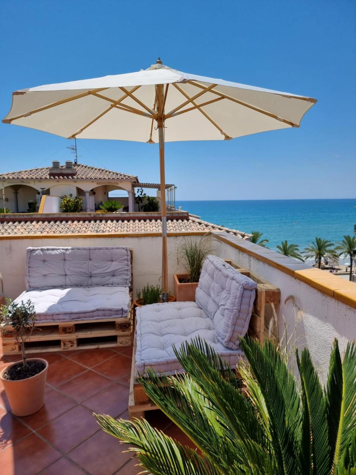 Cal Salmare Seafront Apartment With Rooftop Terrace And Pool Calafell Exterior photo
